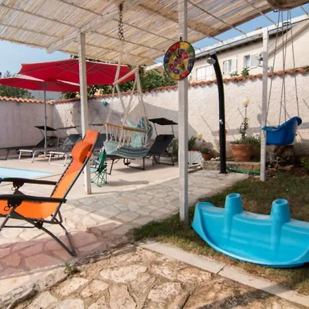 Nada - With Private Pool Fazana