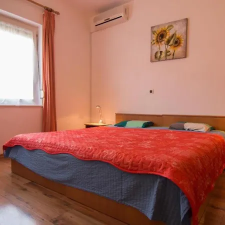 Apartment Nada - With Private Pool Fazana