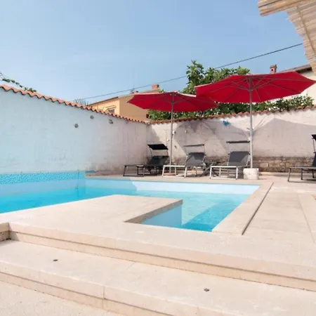 Nada - With Private Pool Fazana