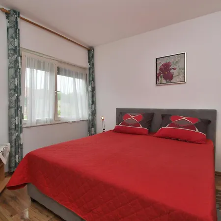 Nada - With Private Pool * Fažana