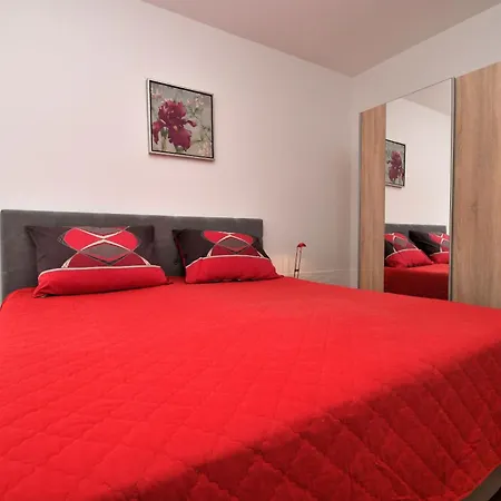 Nada - With Private Pool * Fažana