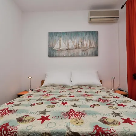 Nada - With Private Pool Apartament Fažana